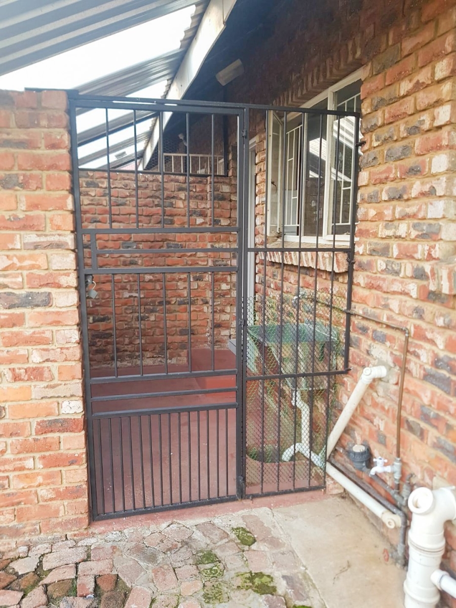  Bedroom Property for Sale in Wilkoppies North West